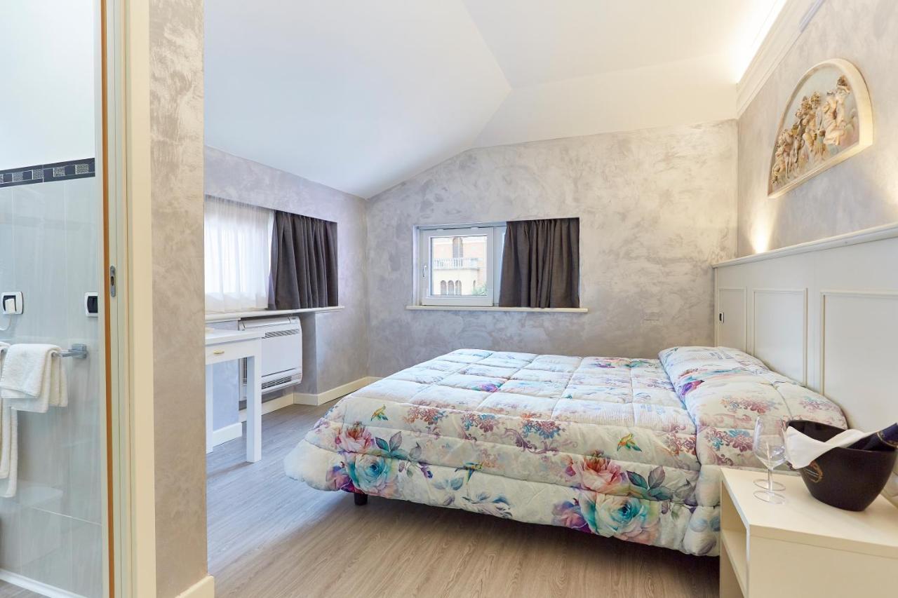 Hotel Villa Lilla Desenzano del Garda Eksteriør bilde