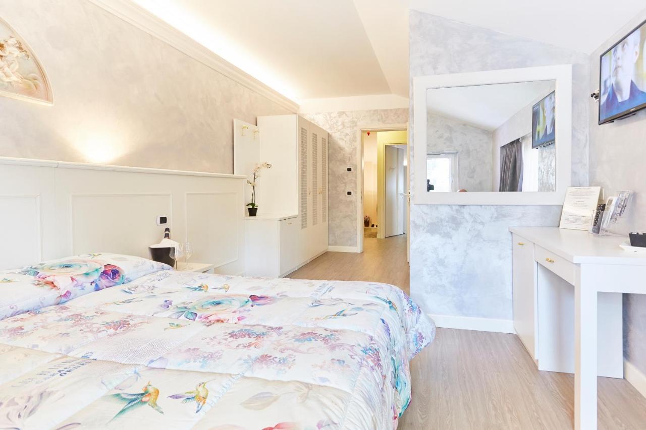 Hotel Villa Lilla Desenzano del Garda Eksteriør bilde