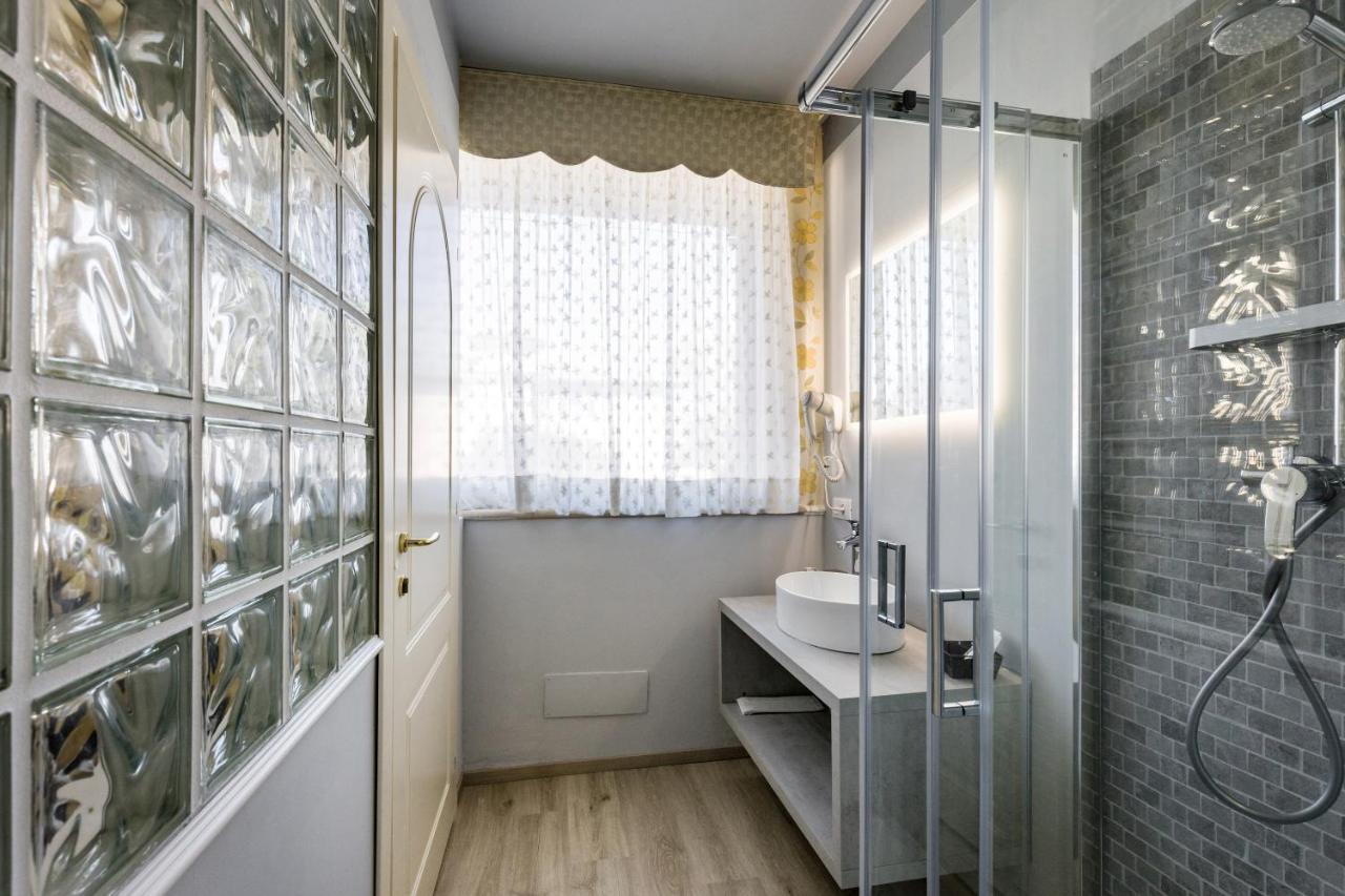 Hotel Villa Lilla Desenzano del Garda Eksteriør bilde